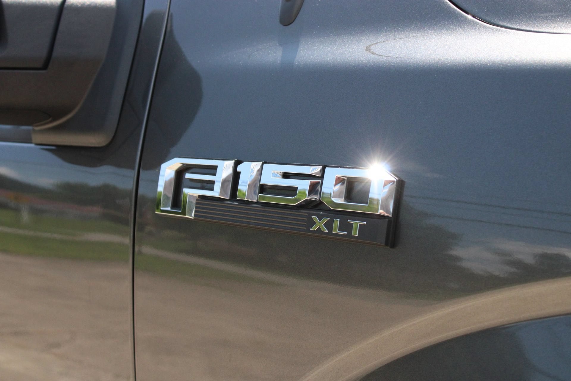 Used 2019 Ford F150 XLT w/ Equipment Group 302A Luxury AWD/4WD image 4