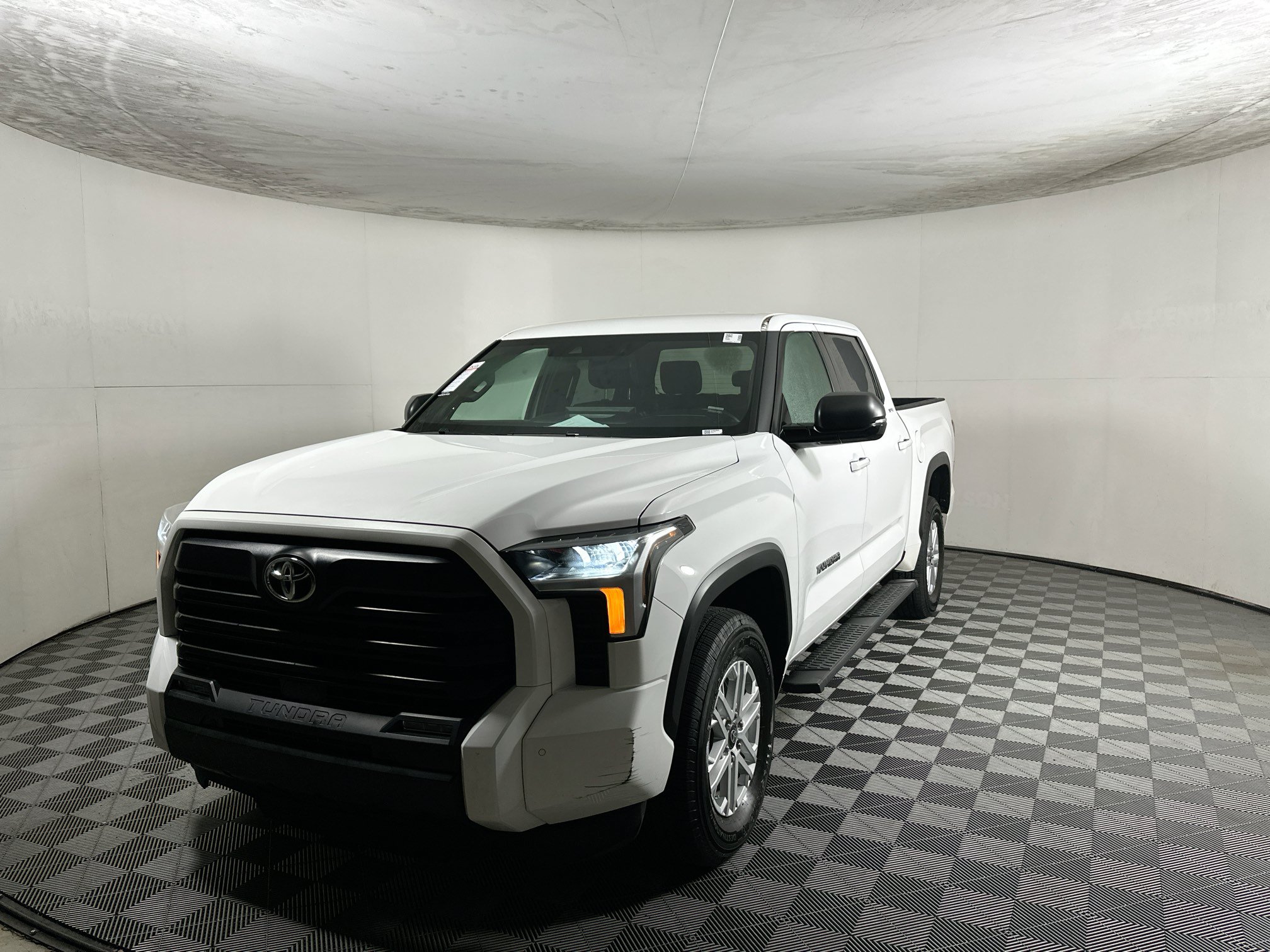 Used 2025 Toyota Tundra SR5 w/ SR5 Premium Package AWD/4WD image 7