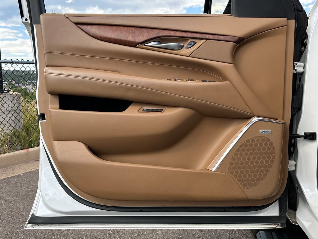 Used 2016 Cadillac Escalade ESV Platinum AWD/4WD image 33