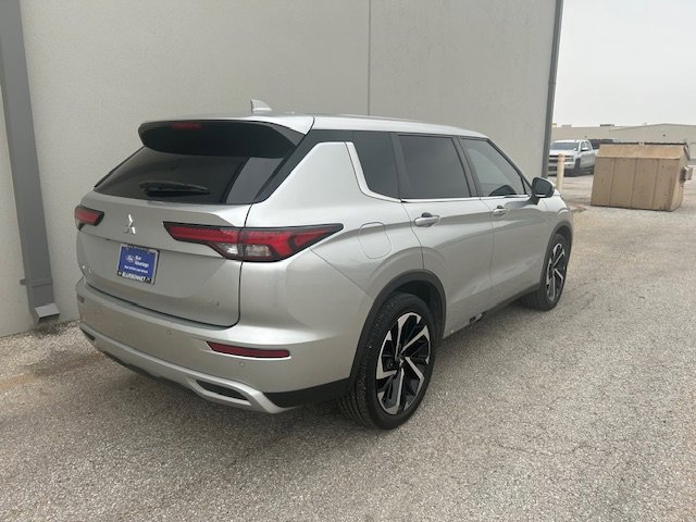 Used 2023 Mitsubishi Outlander SE FWD image 9