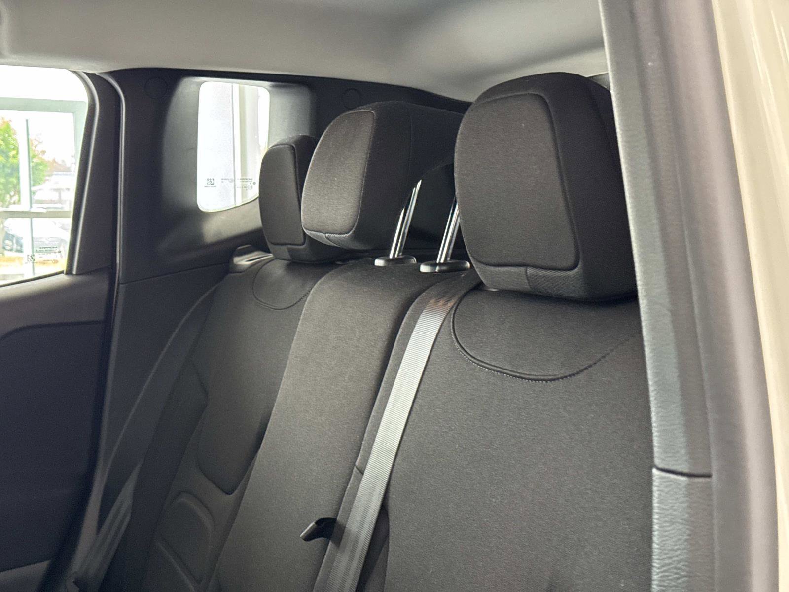 Used 2018 Jeep Renegade Latitude w/ UConnect 8.4 Nav Group FWD image 6