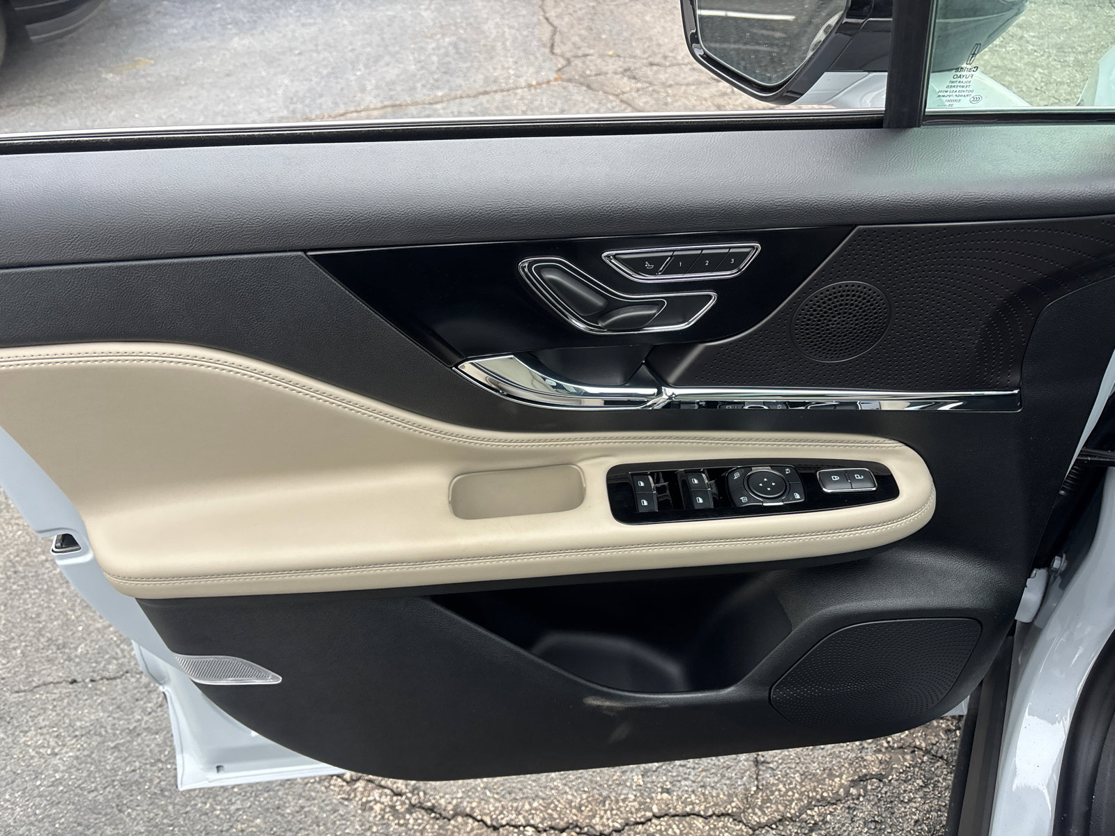 New 2026 Lincoln Corsair Premiere image 11