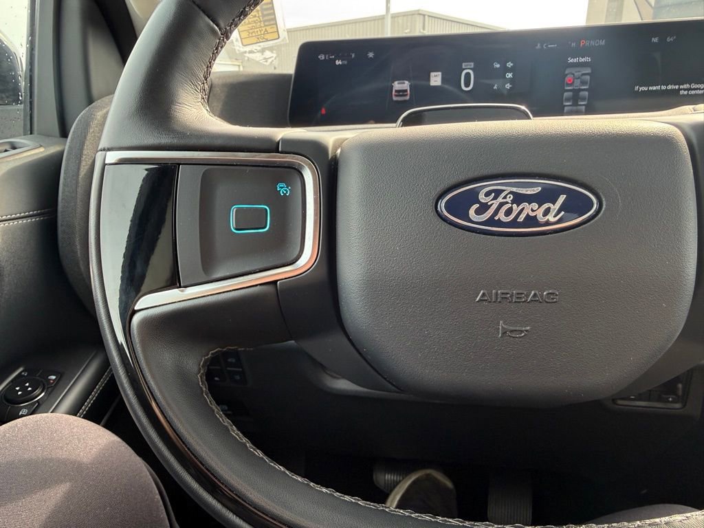 Used 2025 Ford Expedition Platinum AWD/4WD image 13