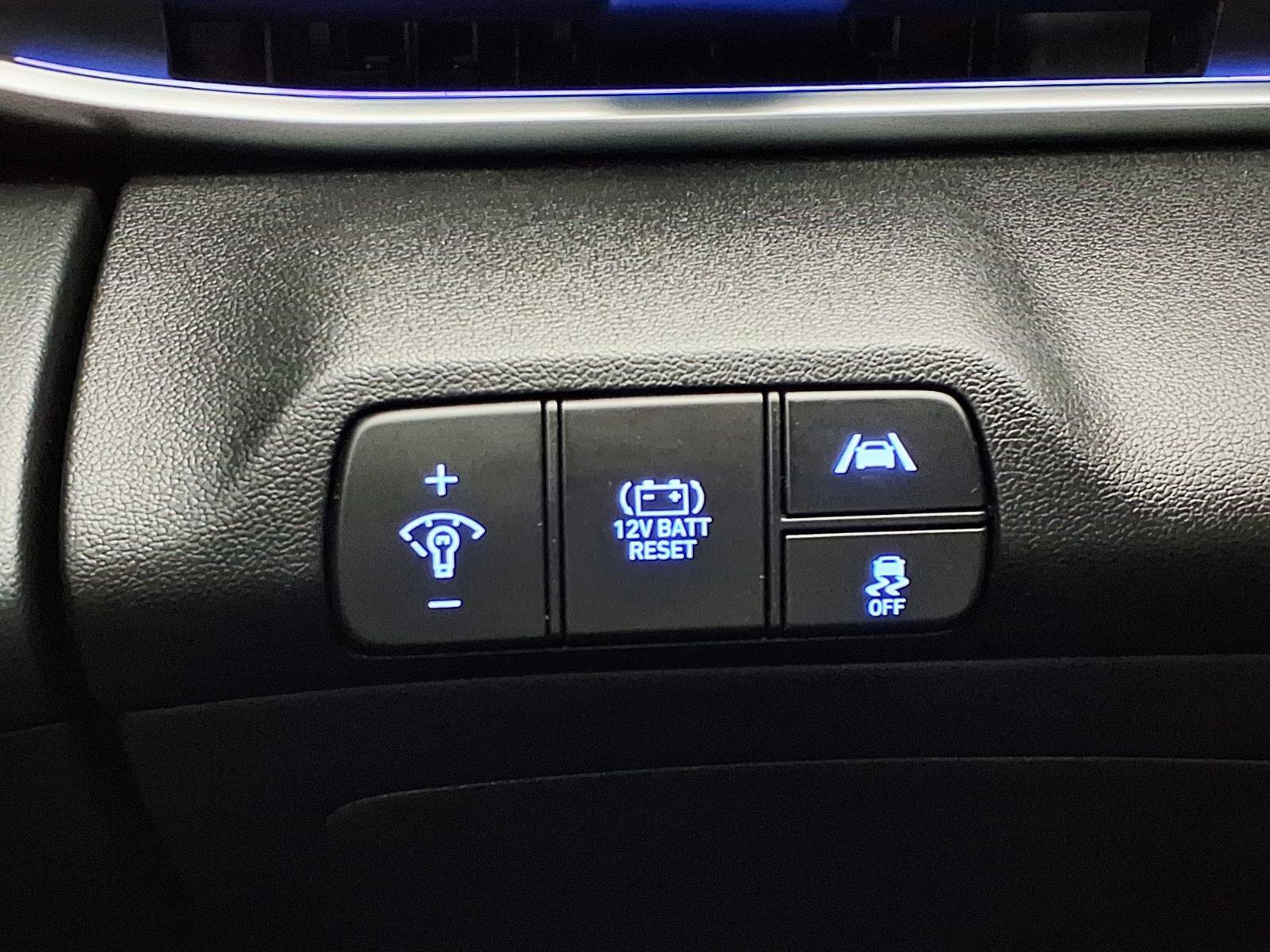 Certified 2023 Hyundai Elantra Limited FWD image 22