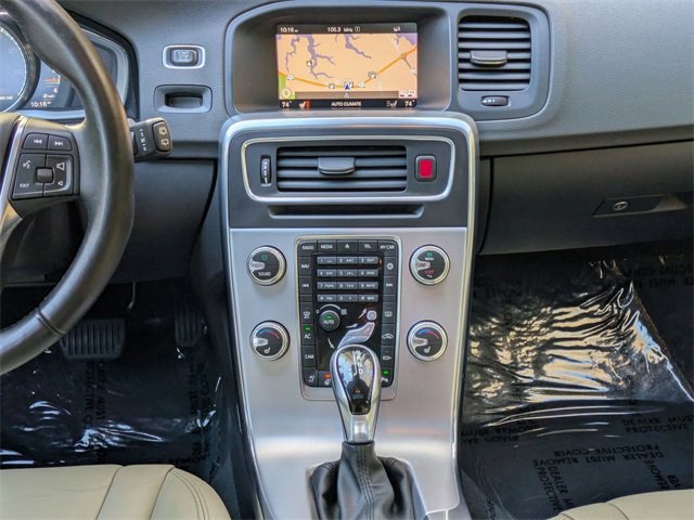 Used 2018 Volvo V60 T5 Dynamic w/ Vision Package image 17