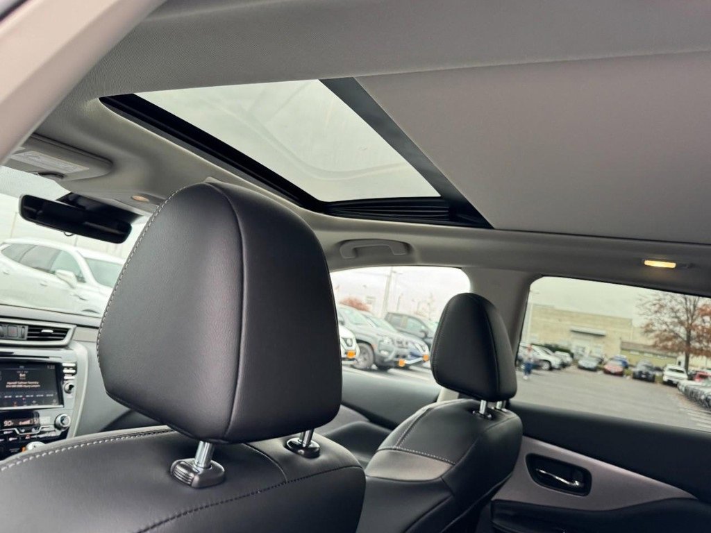 Used 2024 Nissan Murano SL image 11