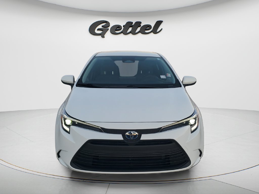 Certified 2025 Toyota Corolla LE FWD image 2
