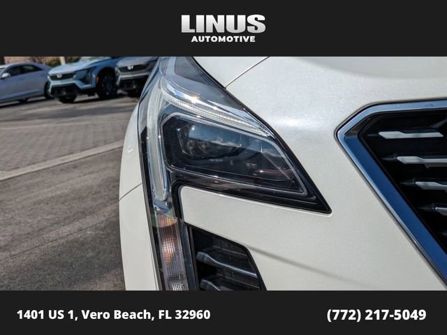 Used 2023 Cadillac XT4 Luxury w/ Cold Weather Package image 10