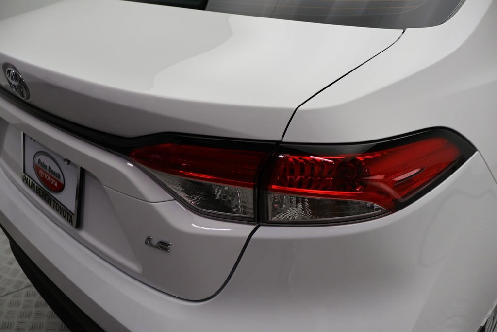 Certified 2025 Toyota Corolla LE image 9