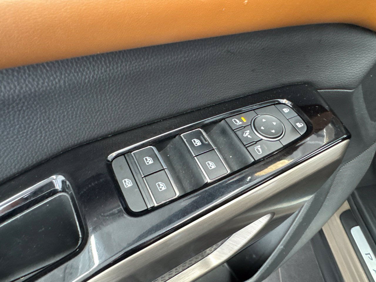 Used 2025 Nissan Pathfinder Platinum AWD/4WD image 39