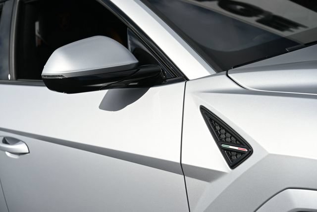 Used 2023 Lamborghini Urus S AWD/4WD image 4