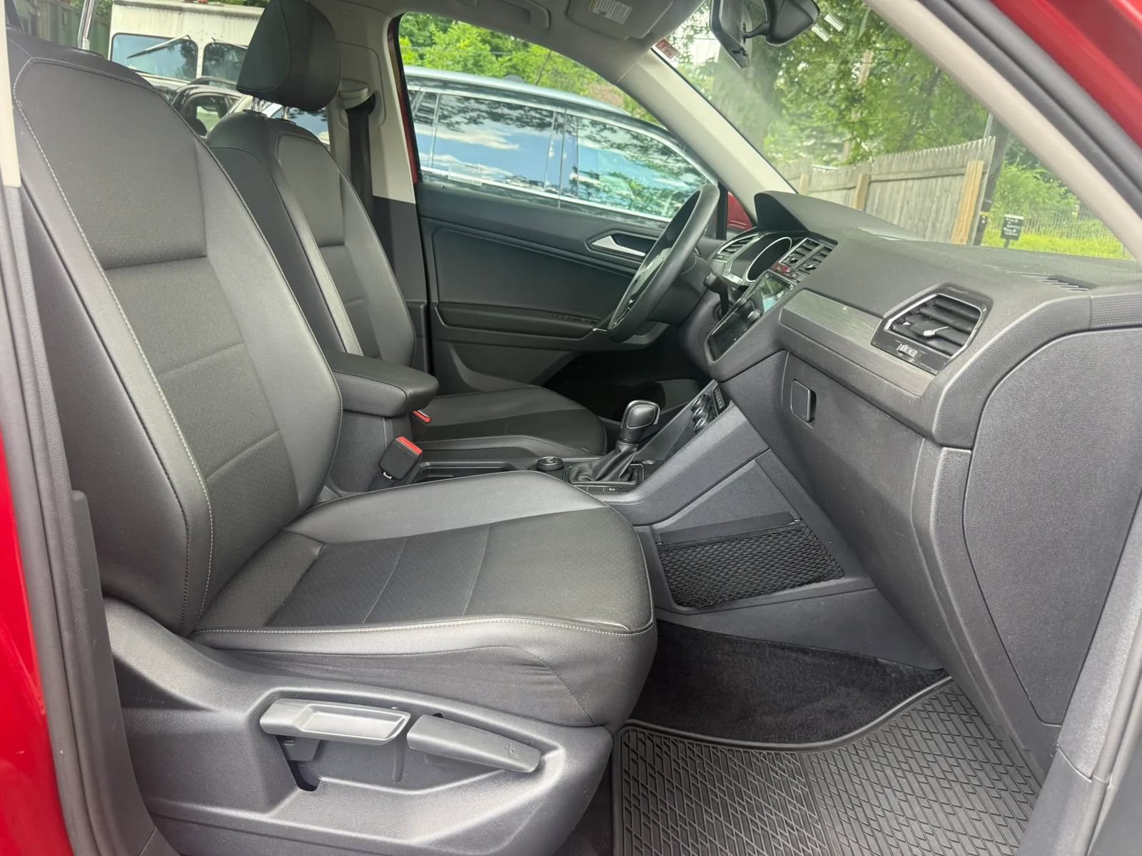 Used 2020 Volkswagen Tiguan SE w/ Panoramic Sunroof Package AWD/4WD image 10