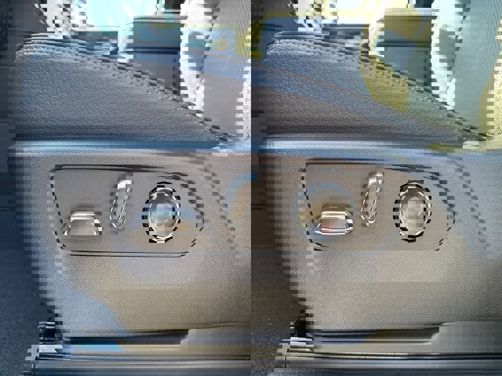 New 2025 GMC Yukon XL Denali w/ Sun & Power Step Package image 25