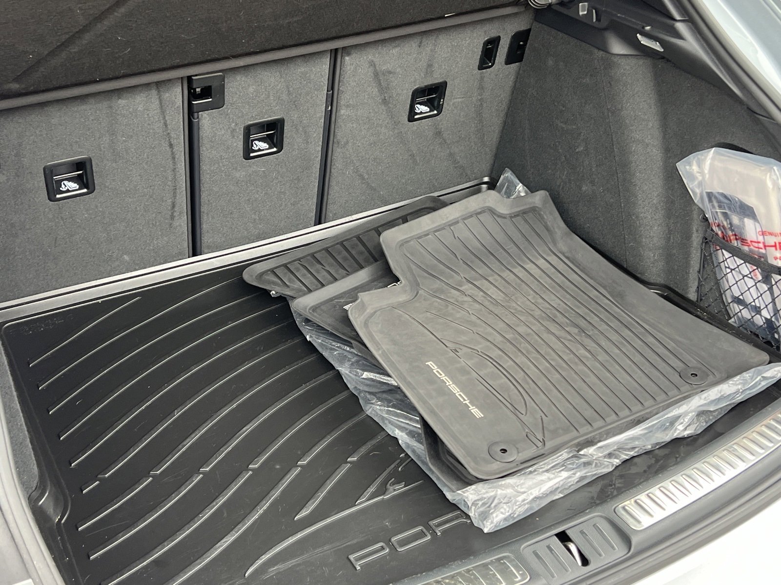 Certified 2025 Porsche Macan image 20