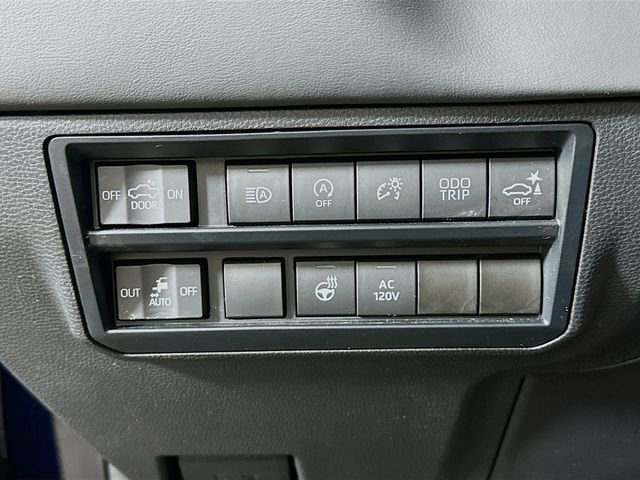 Used 2023 Toyota Tundra Platinum image 11