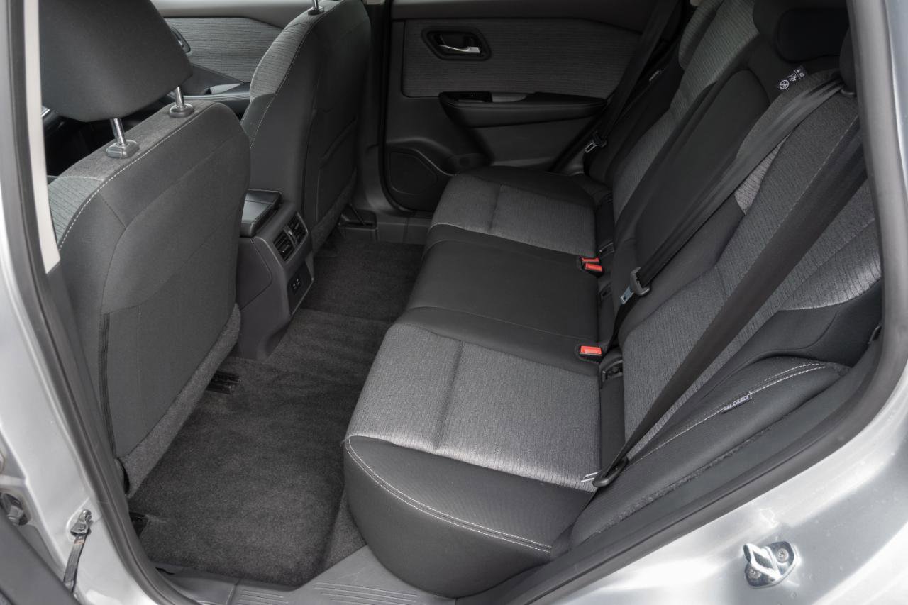Used 2023 Nissan Rogue SV image 19