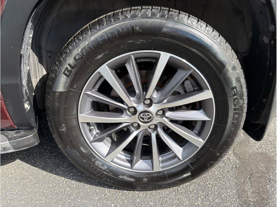 Used 2018 Toyota Highlander XLE FWD image 21