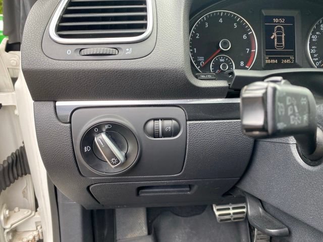Used 2013 Volkswagen Eos FWD image 13