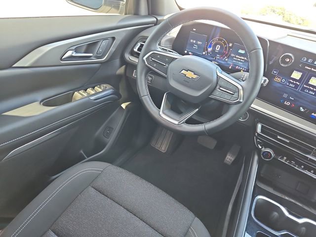 Used 2025 Chevrolet Traverse LT w/ Driver Confidence Package image 10