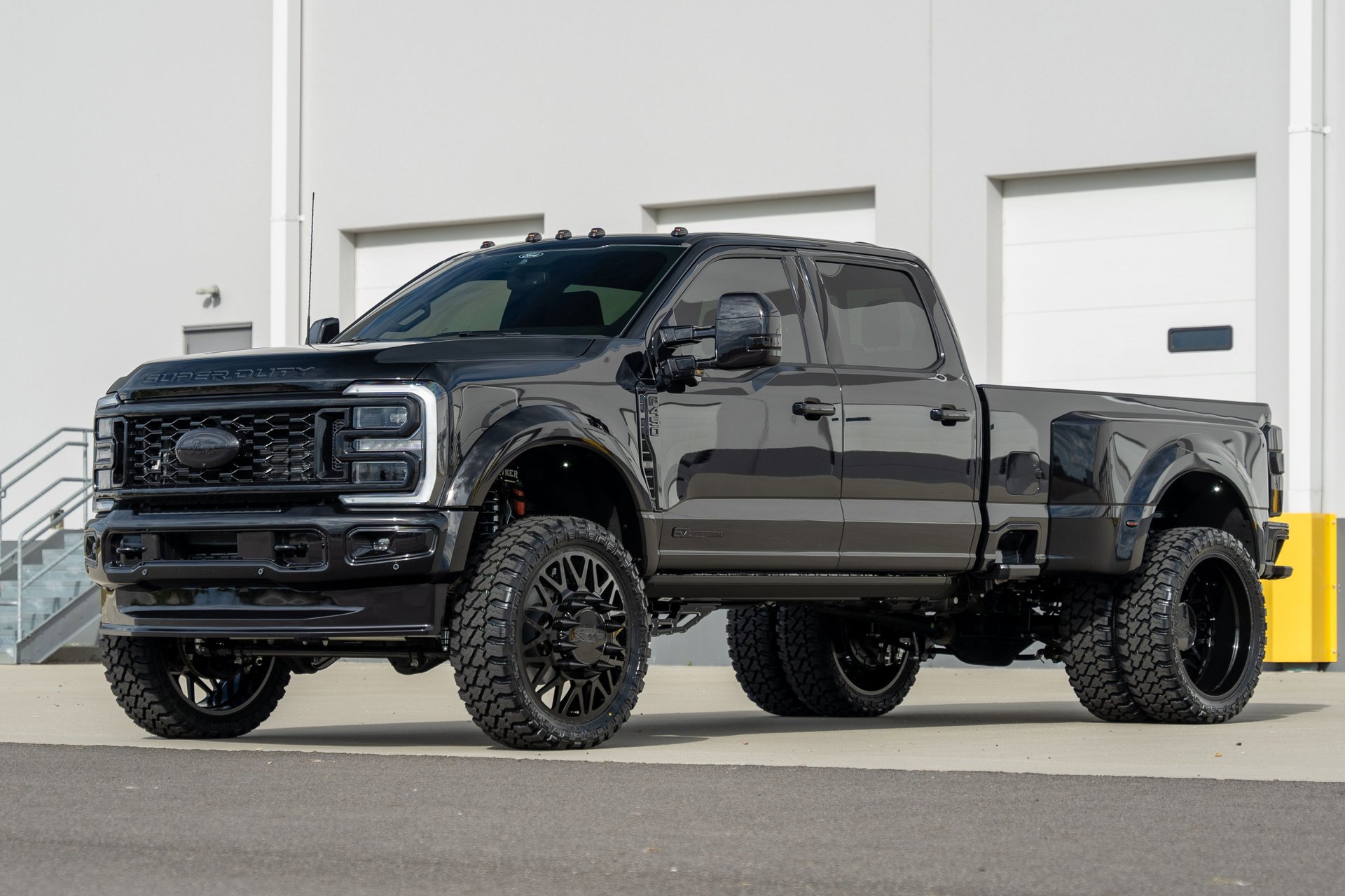 Used 2025 Ford F450 Platinum image 1
