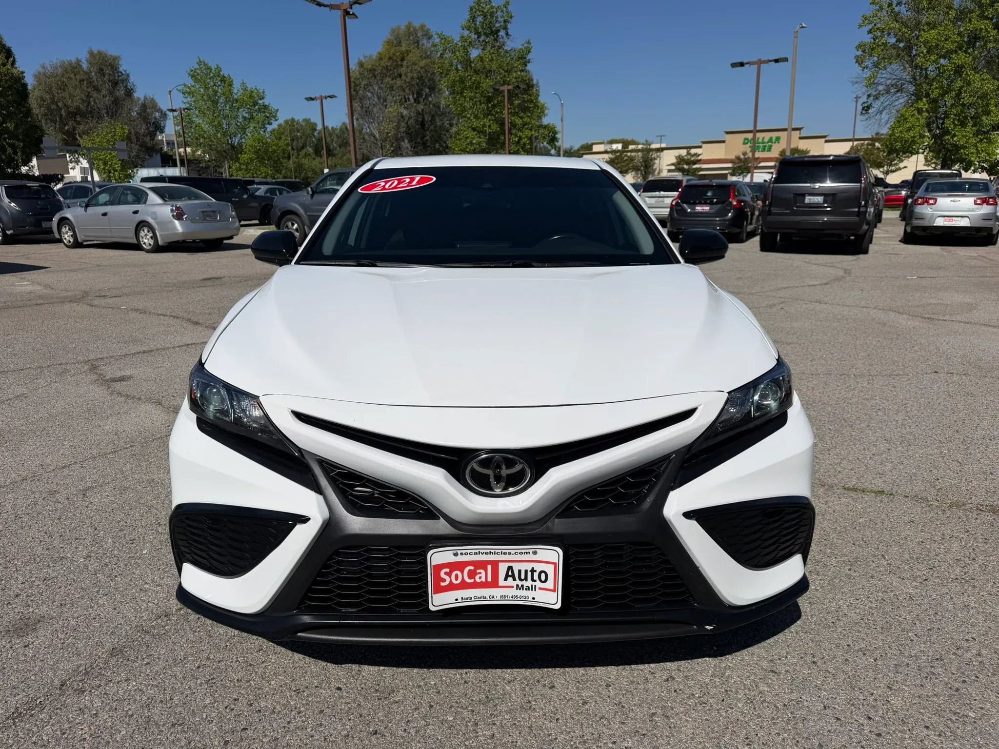 Used 2021 Toyota Camry SE FWD image 8
