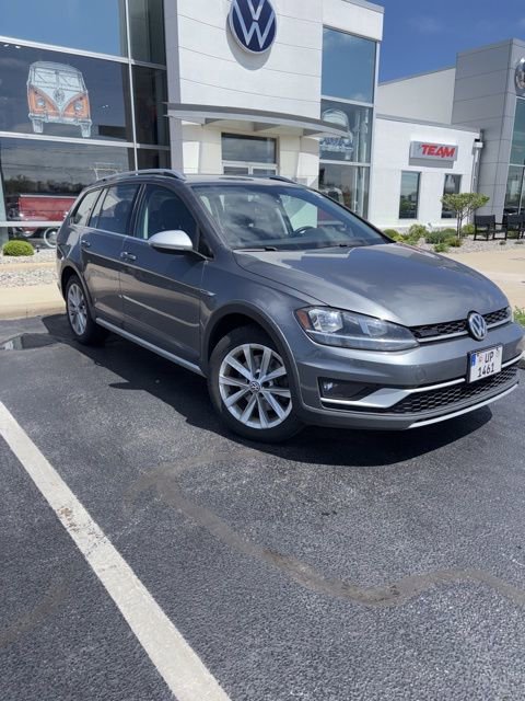 Used 2019 Volkswagen Golf Alltrack S AWD/4WD image 1