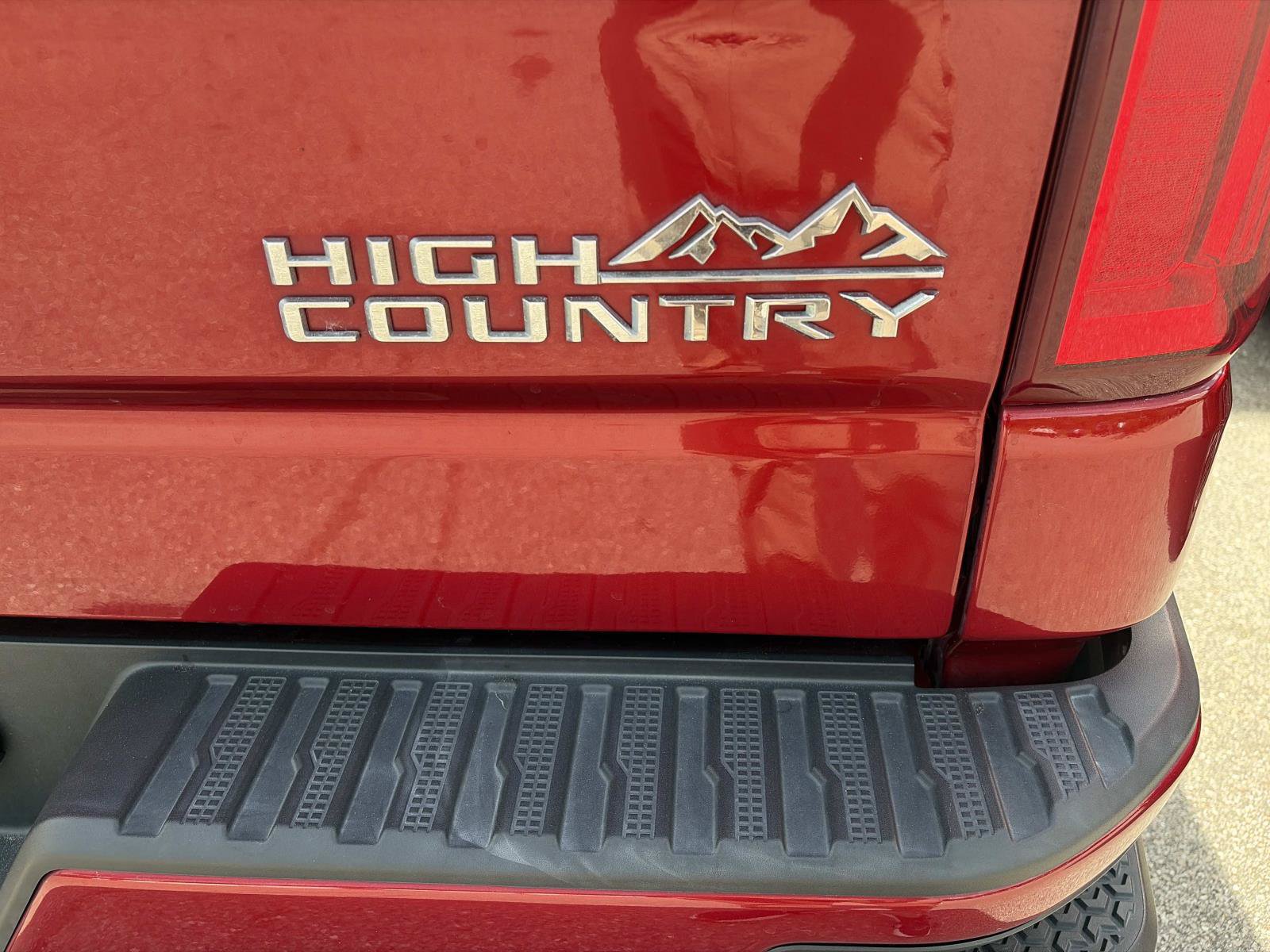 Used 2023 Chevrolet Silverado 1500 High Country w/ Z71 Off-Road Package AWD/4WD image 4