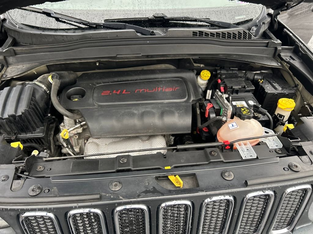 Used 2016 Jeep Renegade Latitude w/ Popular Equipment Group image 22
