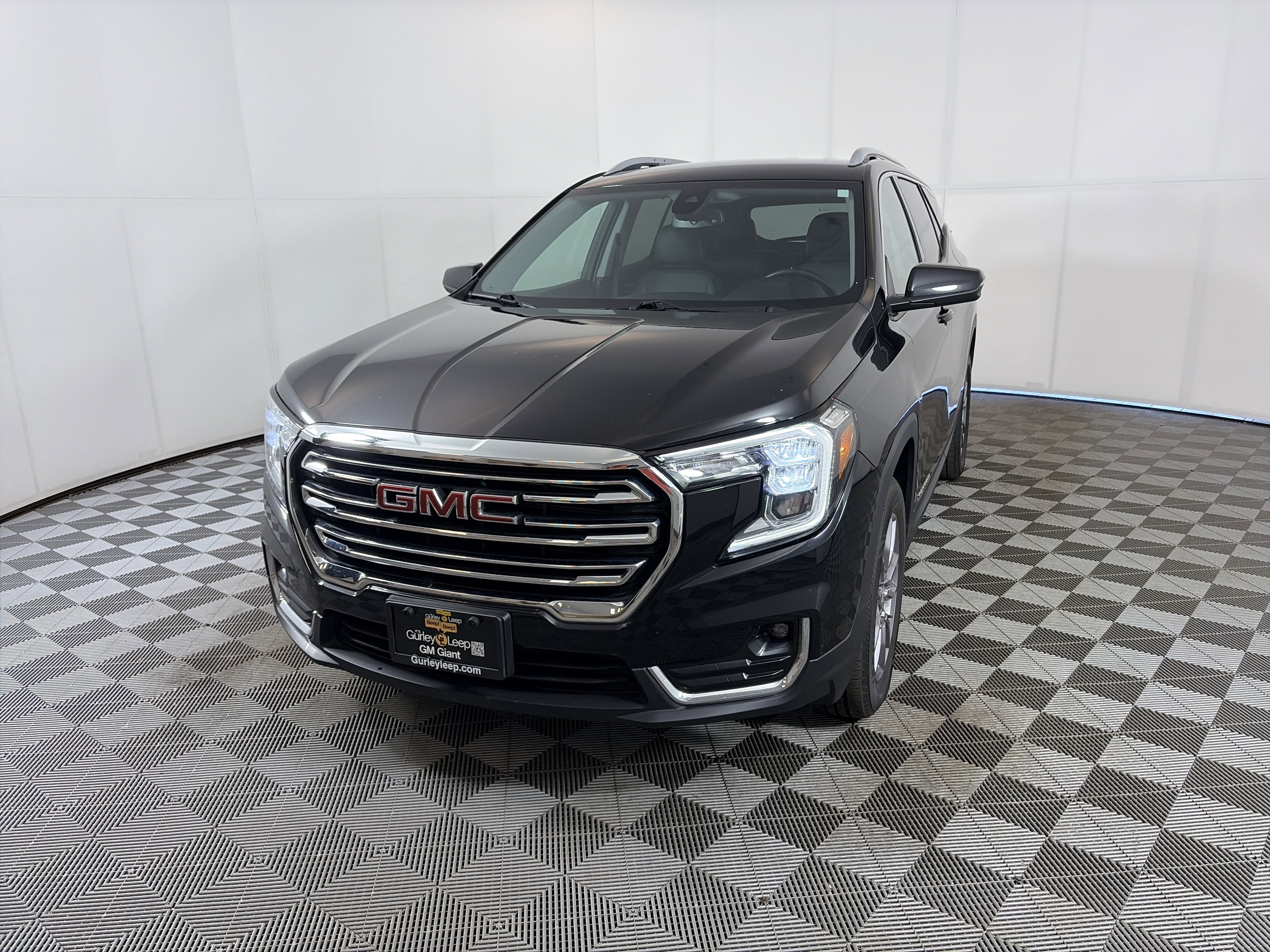 Used 2023 GMC Terrain SLT image 3