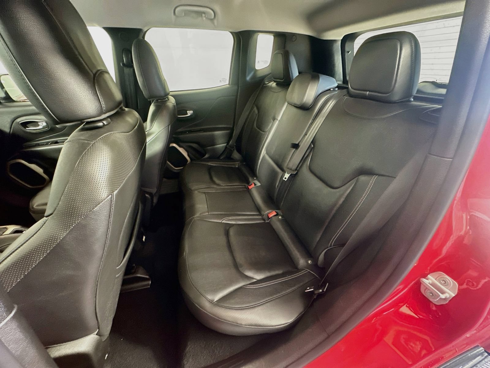 Used 2017 Jeep Renegade Limited w/ Advanced Technology Group FWD image 24