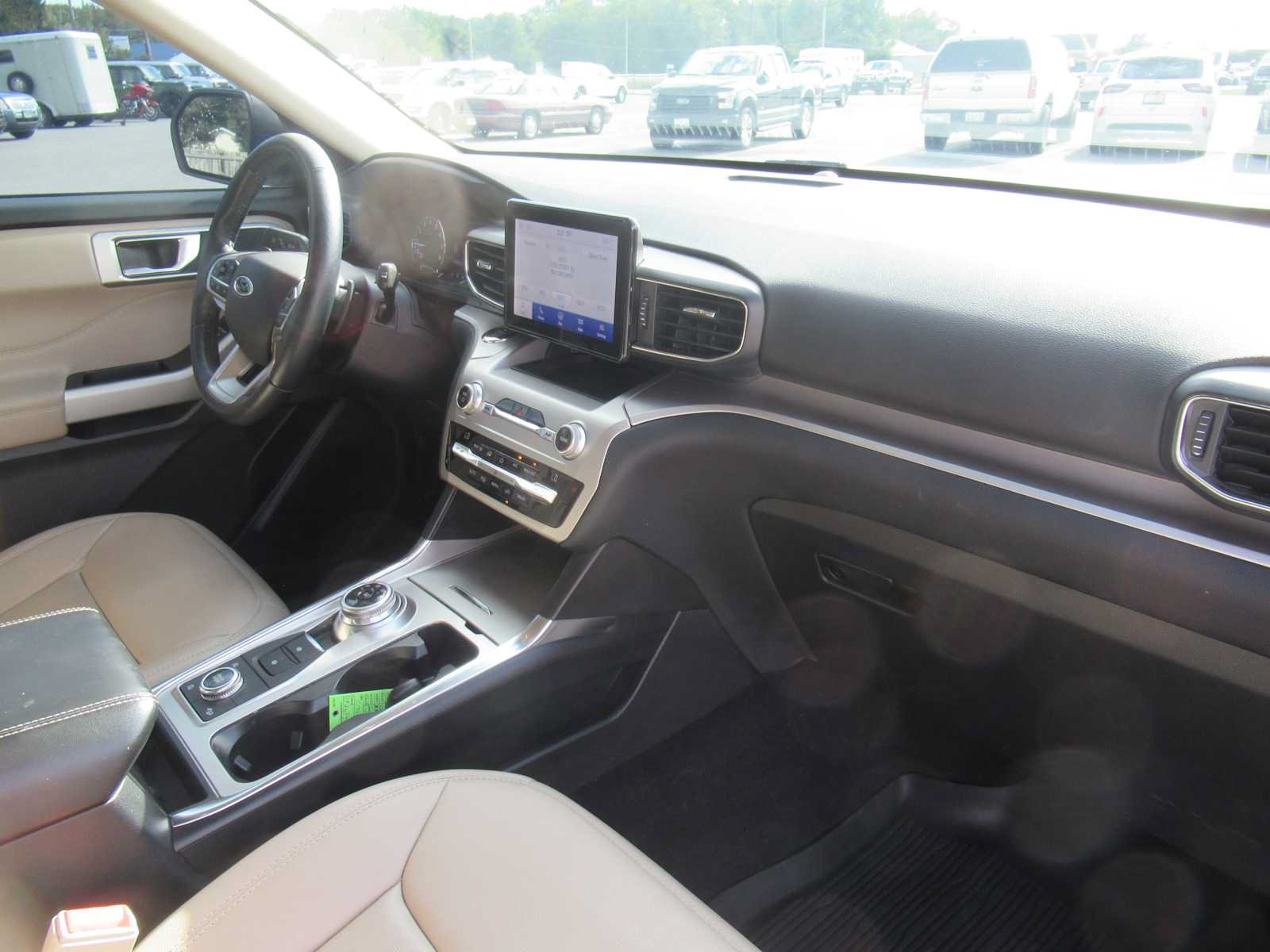 Used 2020 Ford Explorer XLT w/ Equipment Group 202A AWD/4WD image 28