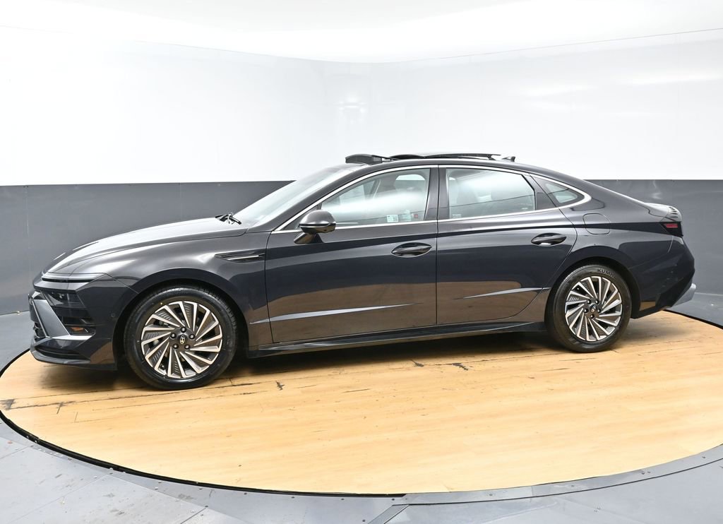 Used 2025 Hyundai Sonata Limited FWD image 6