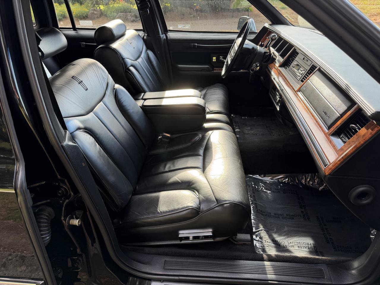 Used 1993 Lincoln Town Car Signature RWD image 40
