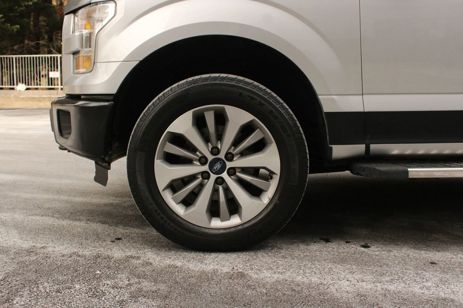 Used 2016 Ford F150 XLT AWD/4WD image 11