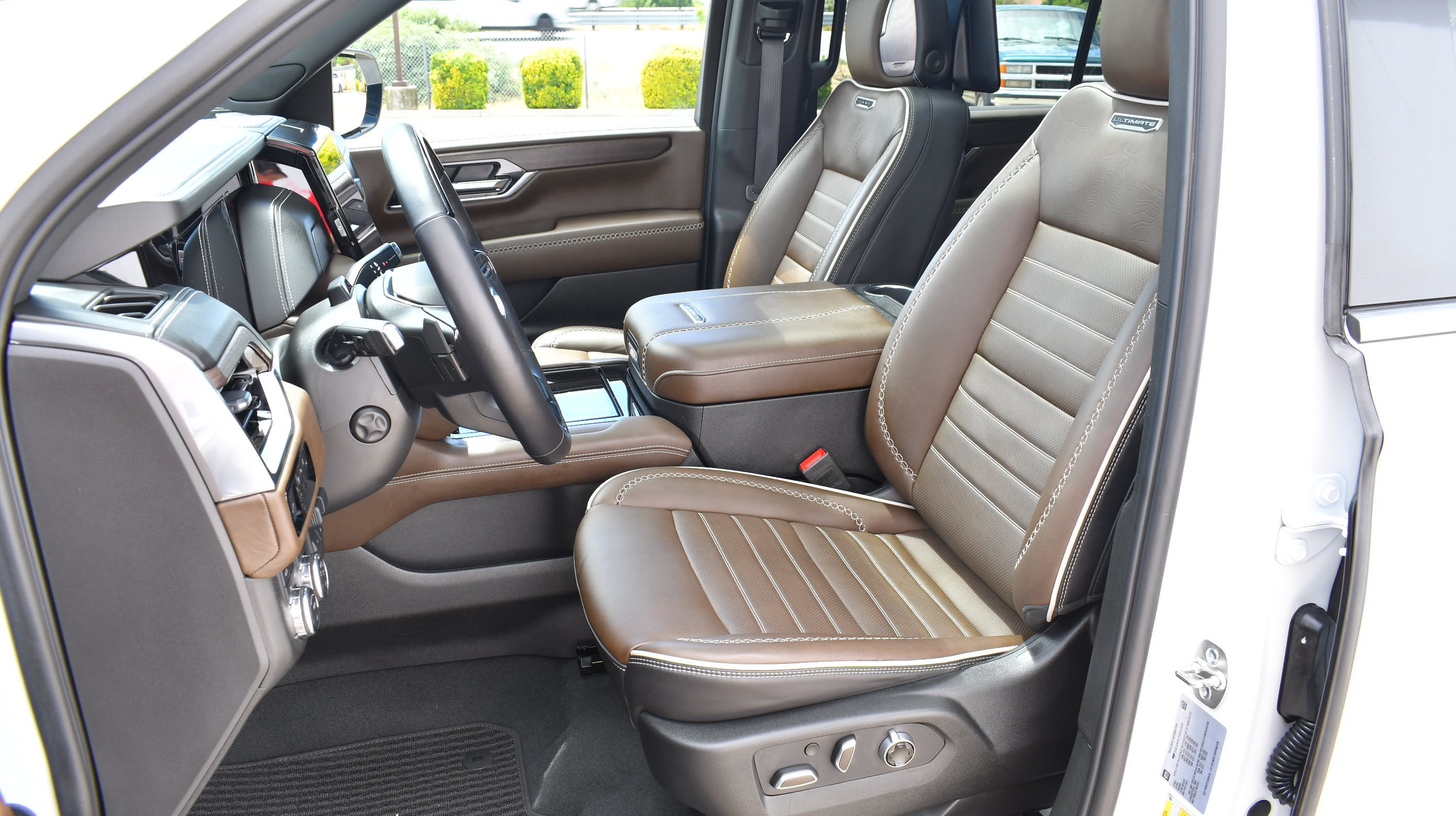Used 2025 GMC Yukon XL Denali Ultimate AWD/4WD image 31