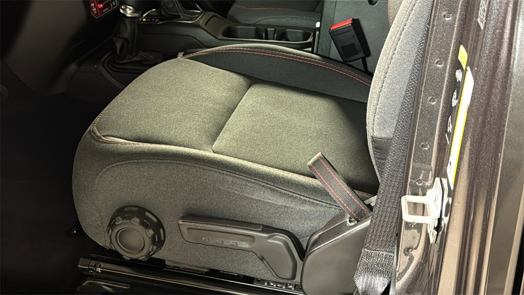 Used 2024 Jeep Wrangler Unlimited Rubicon w/ Technology Group image 26