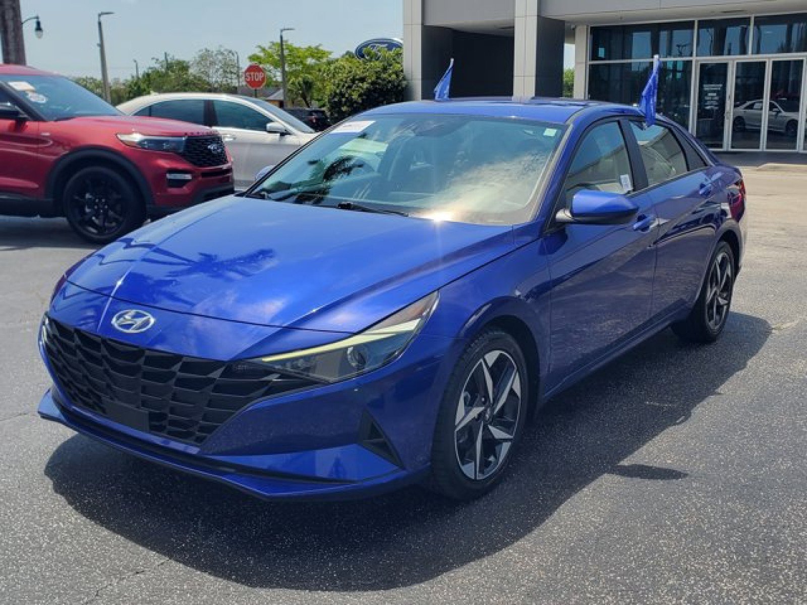 Used 2023 Hyundai Elantra SEL w/ Convenience Package FWD image 3