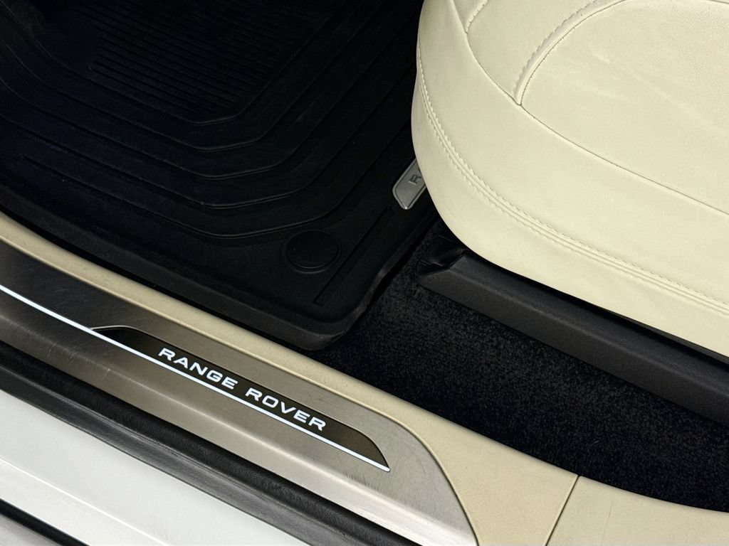 Used 2023 Land Rover Range Rover Long Wheelbase SE AWD/4WD image 18