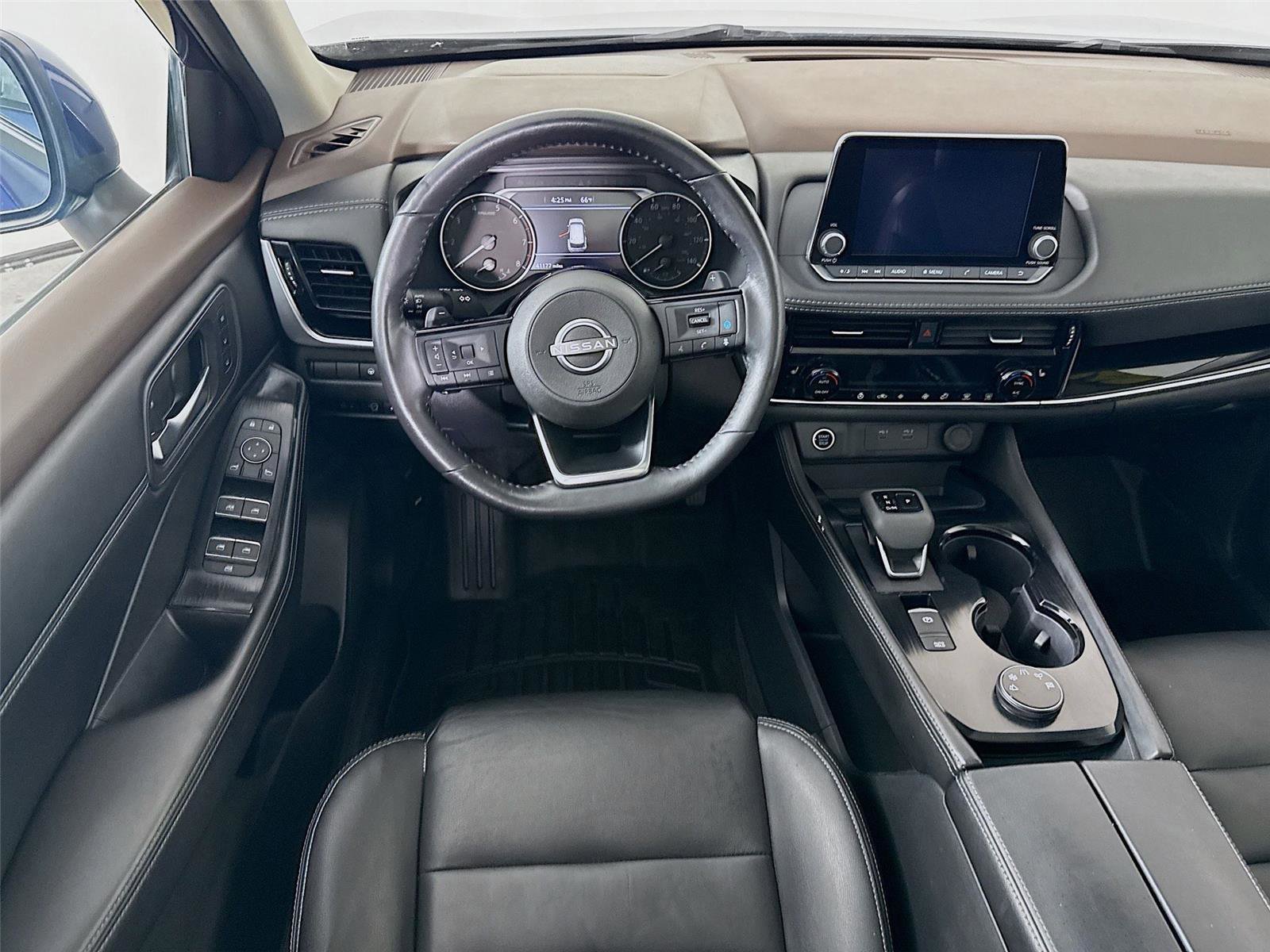 Used 2023 Nissan Rogue SL image 2