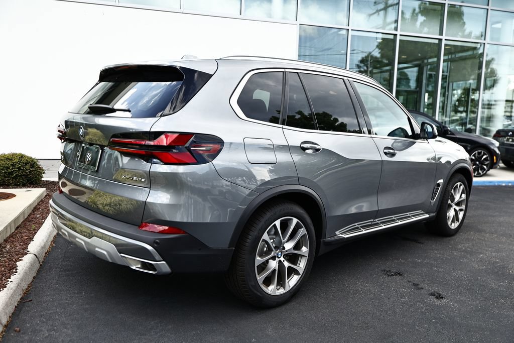 New 2026 BMW X5 xDrive50e w/ Premium Package AWD/4WD image 4
