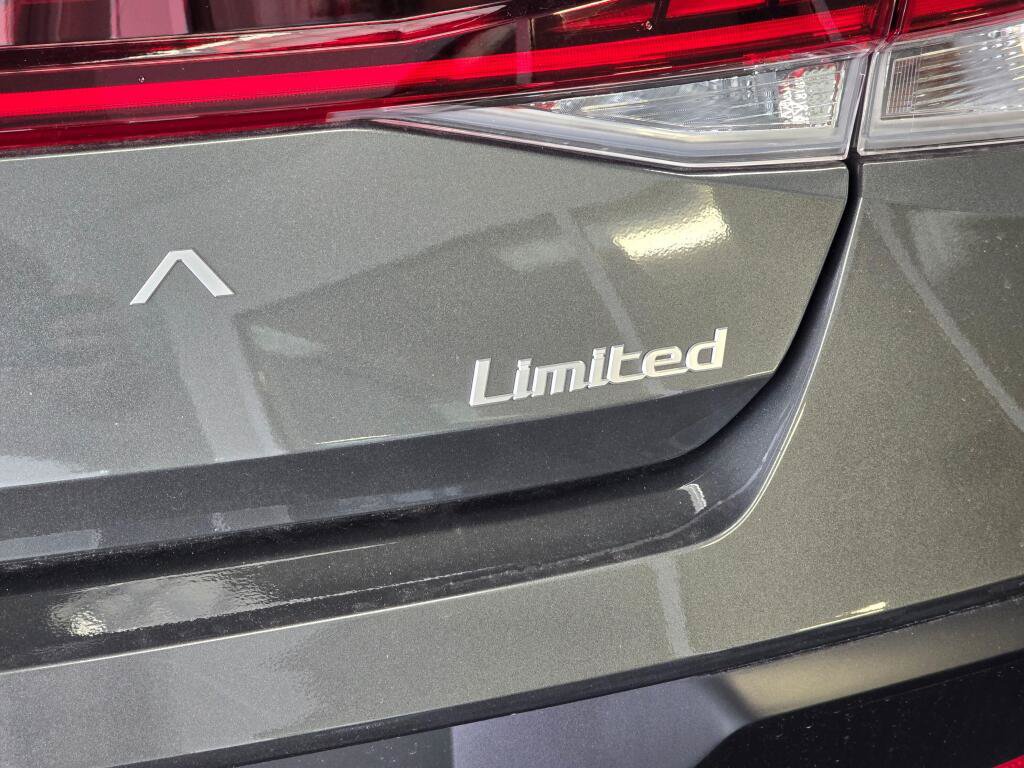 New 2026 Hyundai Elantra Limited FWD image 13