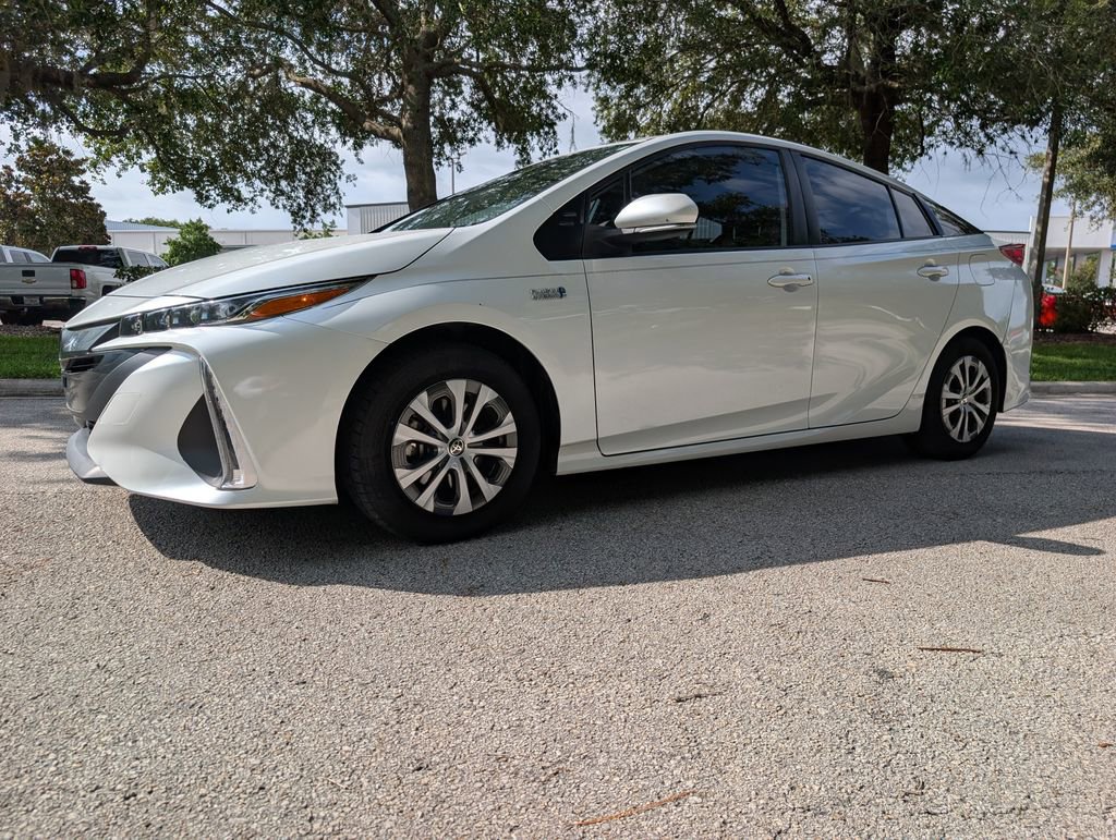 Used 2021 Toyota Prius Prime LE FWD image 2
