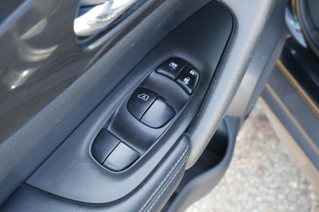 Used 2020 Nissan Rogue SV FWD image 13