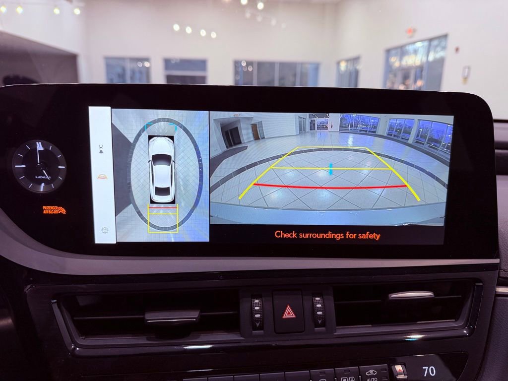 Used 2024 Lexus ES 300h w/ Luxury Package image 26