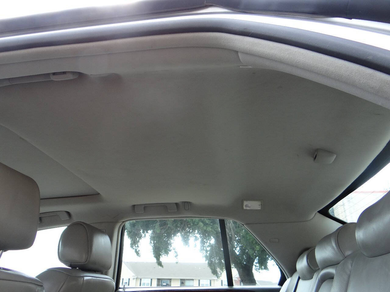 Used 2007 Cadillac DTS Luxury I w/ Sun And Sound Package FWD image 34
