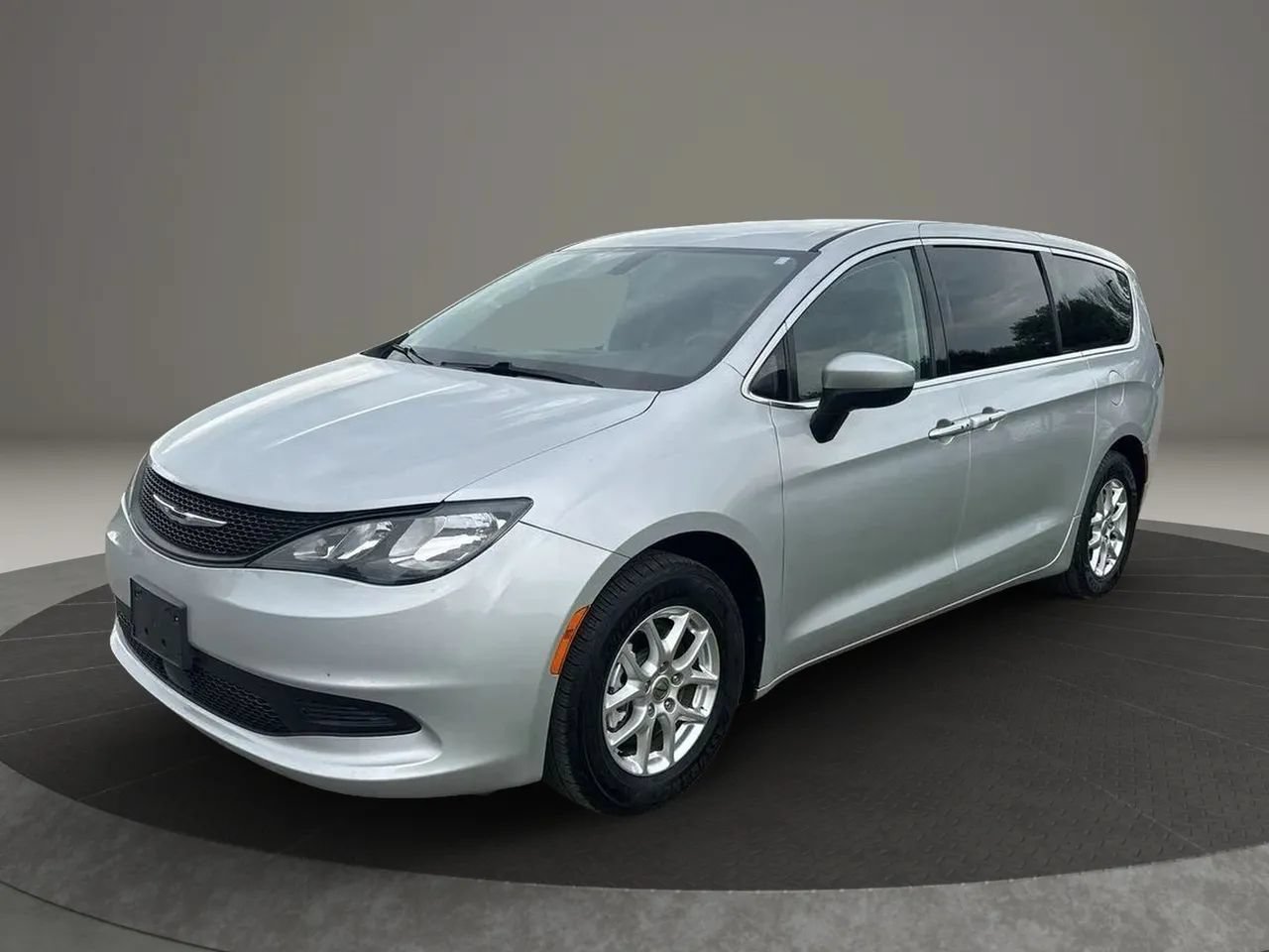 Used 2022 Chrysler Voyager LX FWD image 1