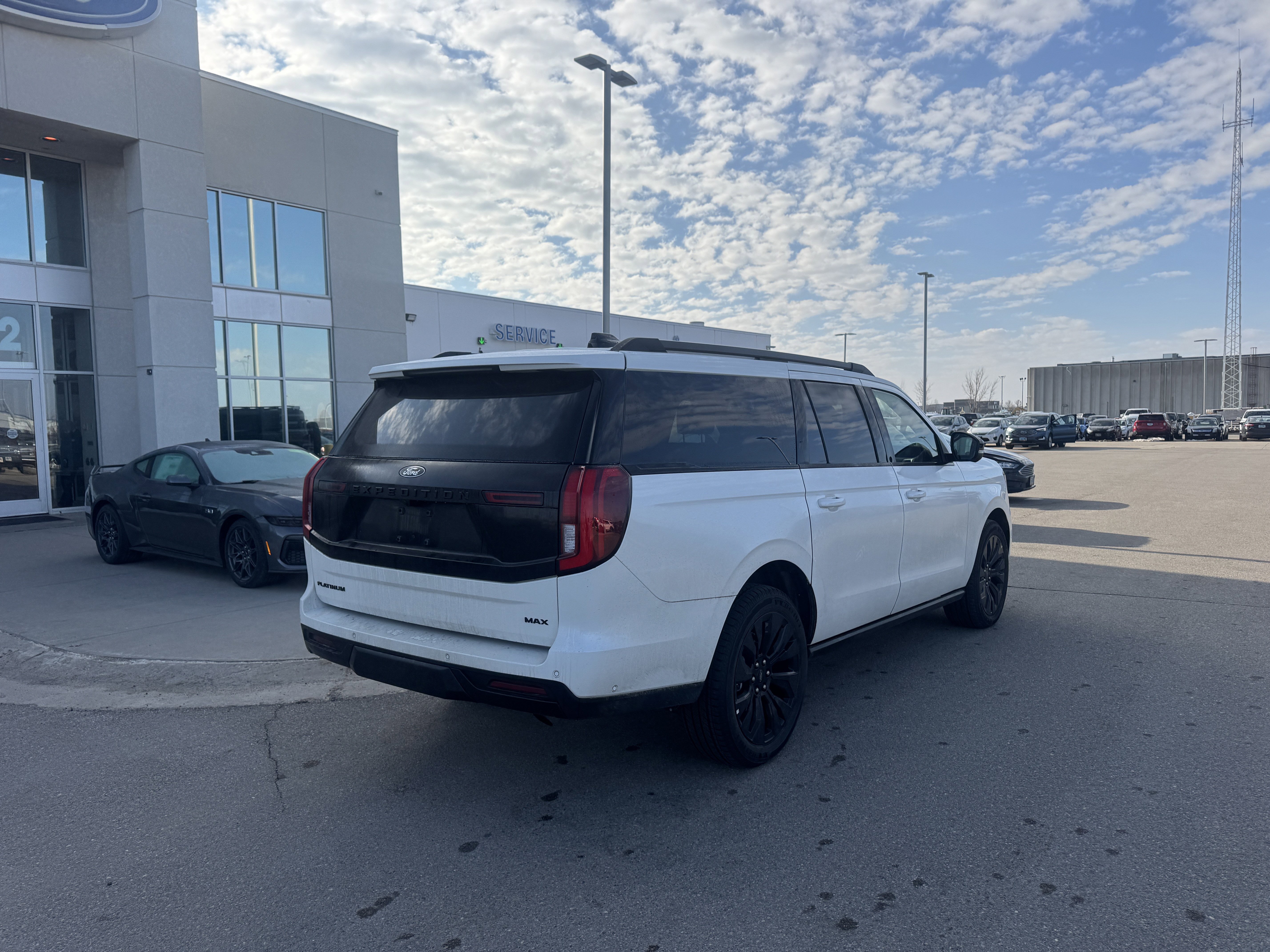 Used 2025 Ford Expedition Max Platinum w/ Stealth Appearance Package image 4
