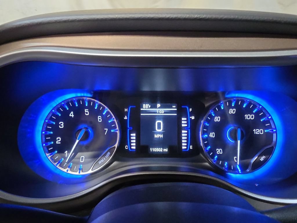 Used 2018 Chrysler Pacifica Touring-L w/ Tire & Wheel Group FWD image 10