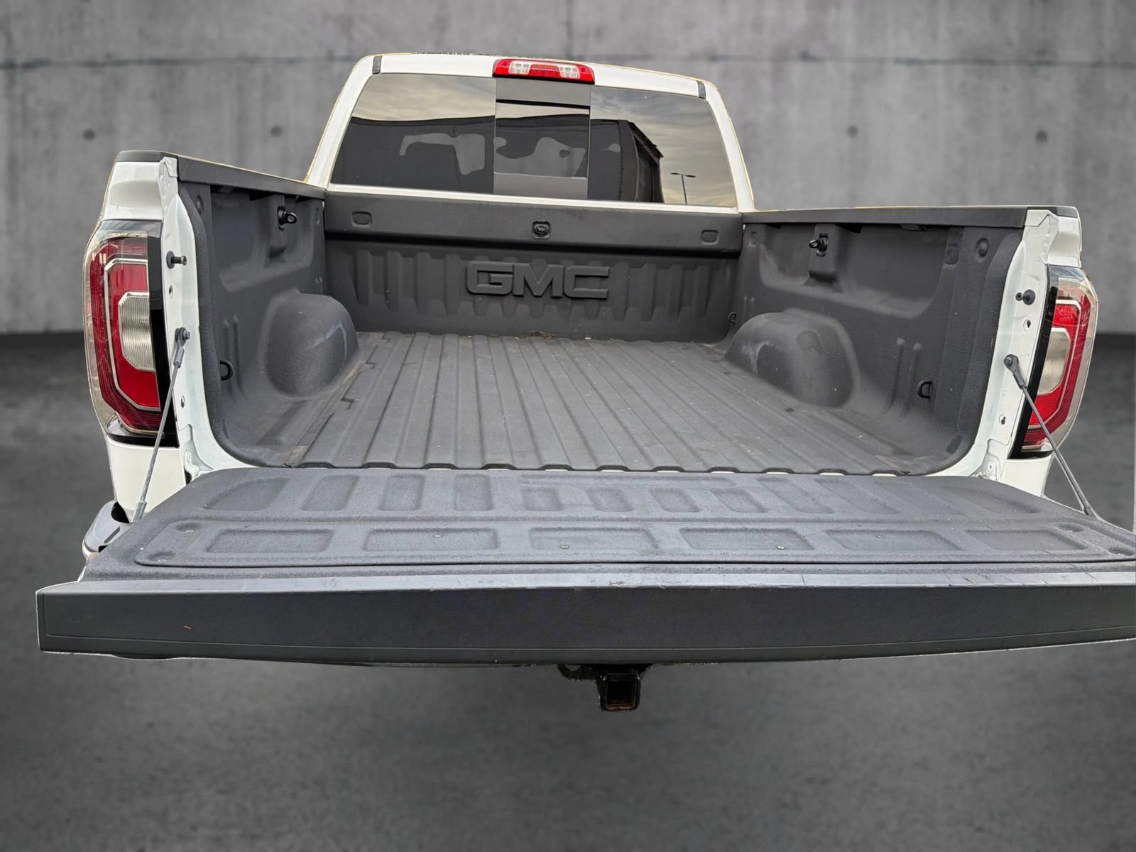 Used 2018 GMC Sierra 1500 SLT w/ Enhanced Driver Alert Package RWD image 13