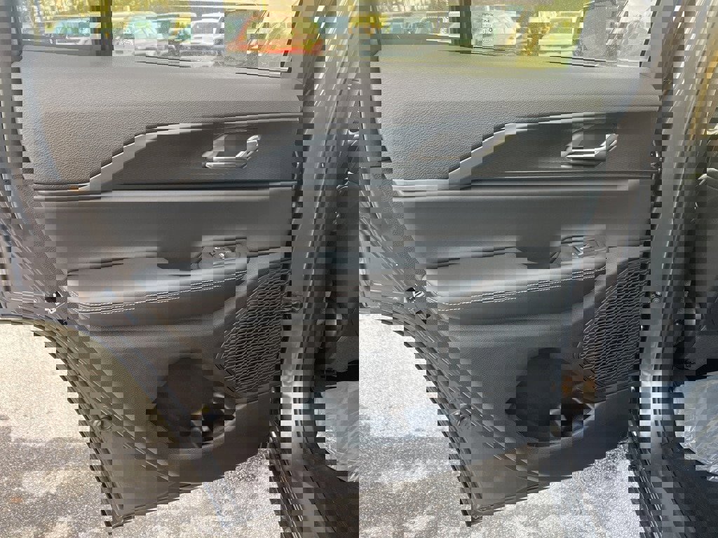 New 2025 Jeep Grand Cherokee Altitude image 16